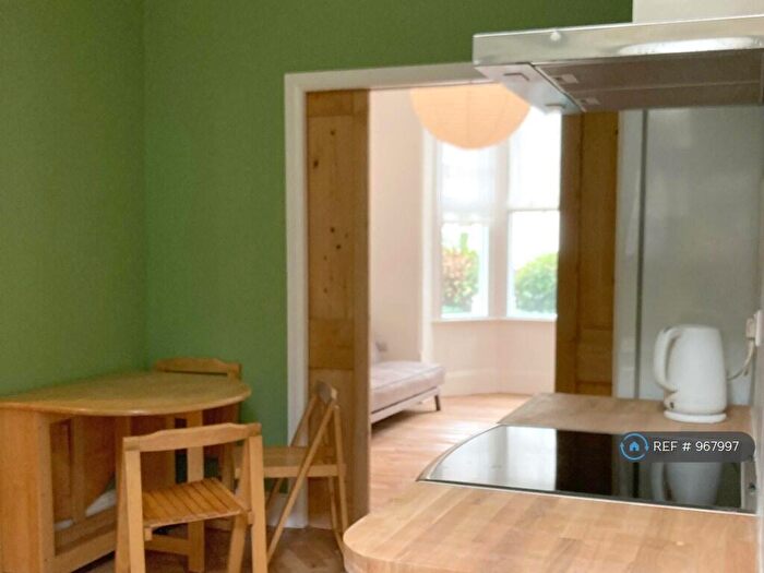 1 Bedroom Flat To Rent In Crosby Road, Forest Gate, E7