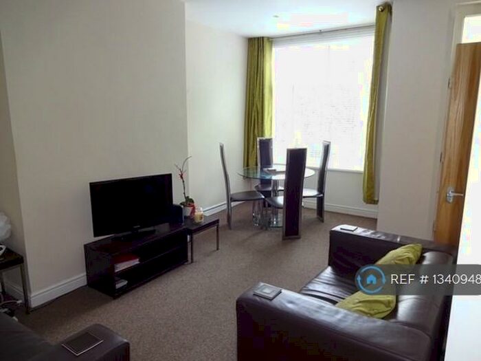 4 Bedroom End Of Terrace House To Rent In Talbot View, Leeds, LS4