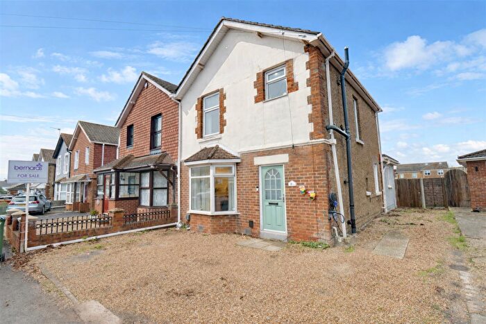 3 Bedroom Semi Detached House For Sale In Gosport Road, Fareham, Hampshire, PO16
