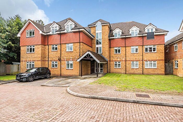 2 Bedroom Apartment For Sale In Osprey Close, Bromley, Kent, BR2
