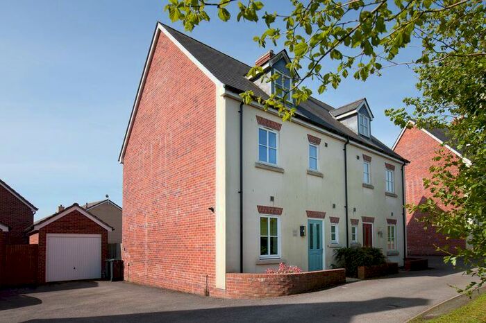 4 Bedroom Semi-Detached House For Sale In Caldwell Close, Shaftesbury, SP7