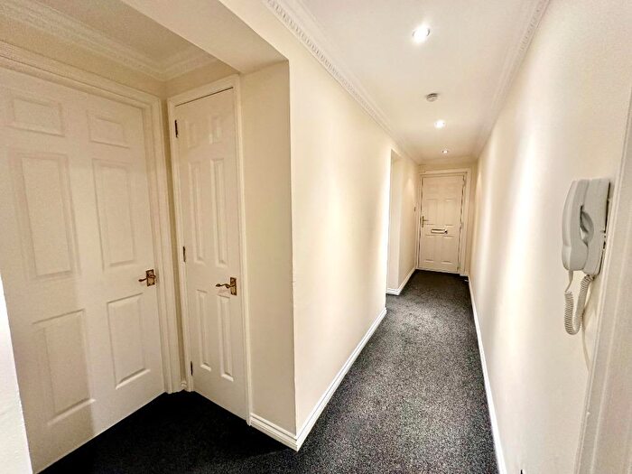 3 Bedroom Apartment To Rent In Riverview Place, City Centre, Glasgow, G5
