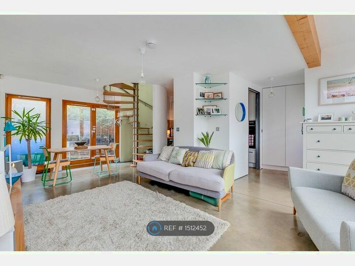 2 Bedroom Semi-Detached House To Rent In Aden Grove, London, N16