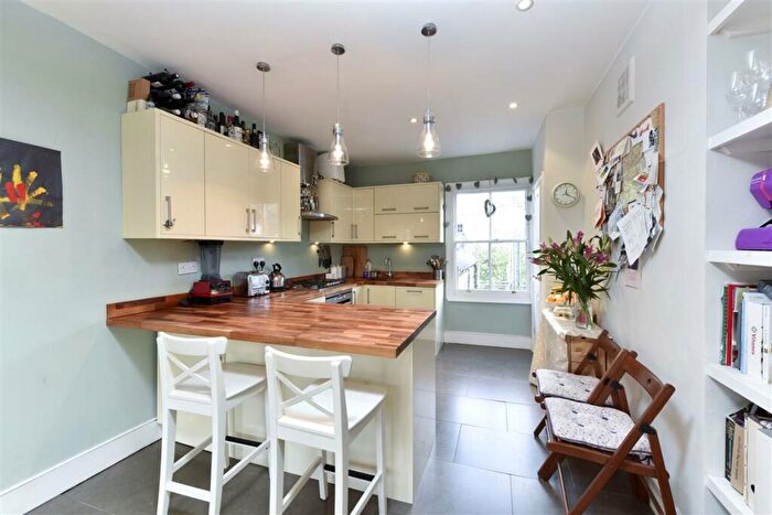 2 Bedroom Flat For Sale In Rosenau Road, SW11