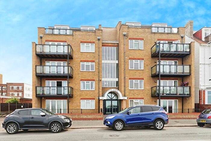 3 Bedroom Flat For Sale In Palm Bay Avenue, Margate, Kent, CT9