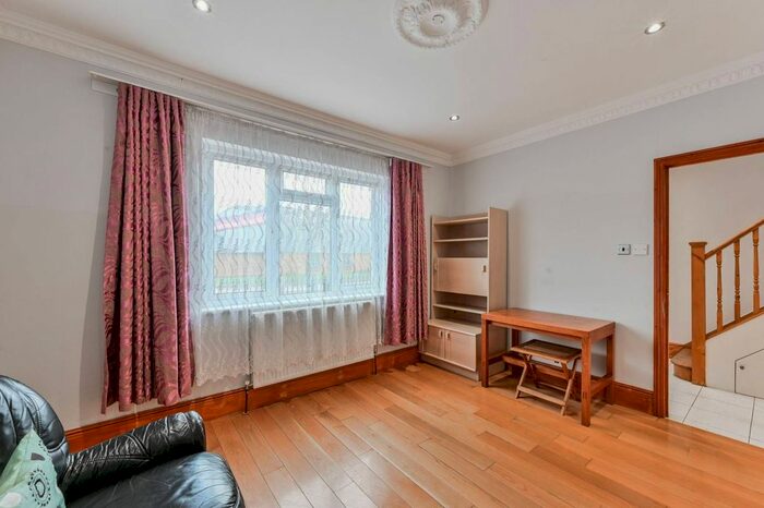 5 Bedroom Property To Rent In White Hart Lane, London, Qn, Wood Green, London, N22