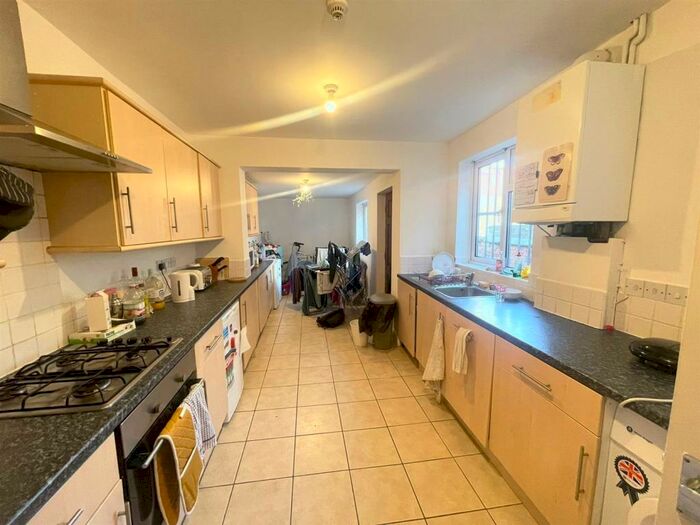 6 Bedroom Semi-Detached House To Rent In **&#pppw Excluding Bills** Grove Road, Lenton, - Uon, NG7