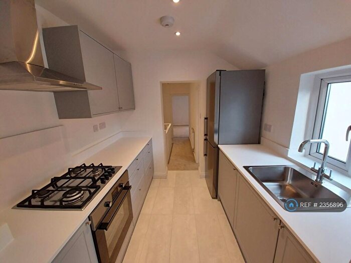 1 Bedroom Flat To Rent In Albion Street, Swindon, SN1