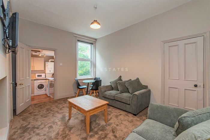 3 Bedroom Flat To Rent In Fairfield Road, Jesmond, Newcastle Upon Tyne, NE2