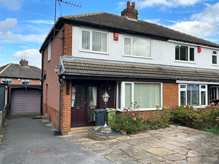 3 Bedroom Semi-Detached House For Sale In Oaklands Drive, Huddersfield, HD5