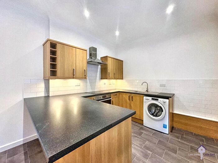 1 Bedroom Flat To Rent In Portsmouth Road, SO19