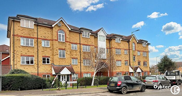 2 Bedroom Flat To Rent In Yukon Road, Broxbourne, EN10