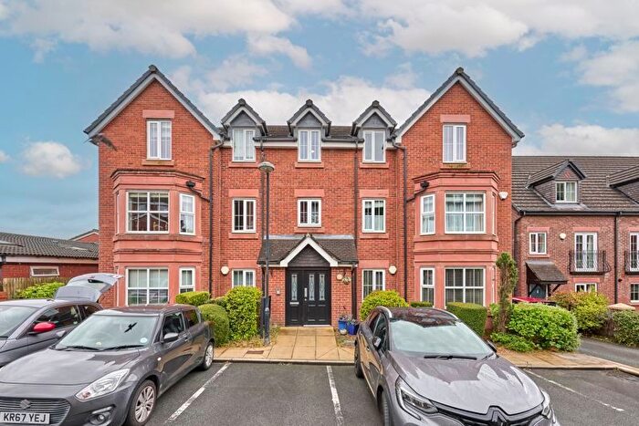 2 Bedroom Flat For Sale In Thorn Hill Gardens, Standish, Wigan, WN1