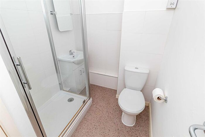 1 Bedroom Flat For Sale In Farncombe Road, Worthing, BN11