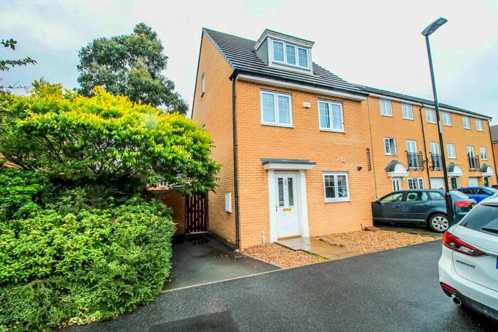 3 Bedroom Town House To Rent In Hill Rise, Washington Village, Washington, Tyne And Wear, NE38