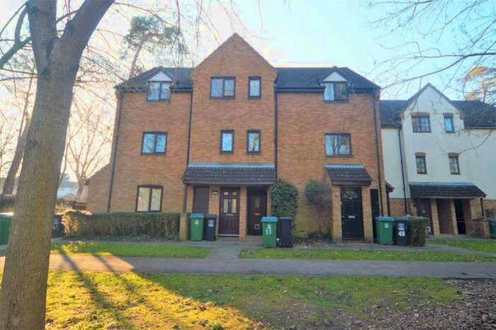 1 Bedroom Studio Flat To Rent In Ravenscroft, Garston, WD25