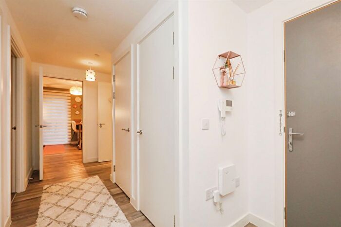 2 Bedroom Flat For Sale In Geoffrey Watling Way, Norwich, NR1