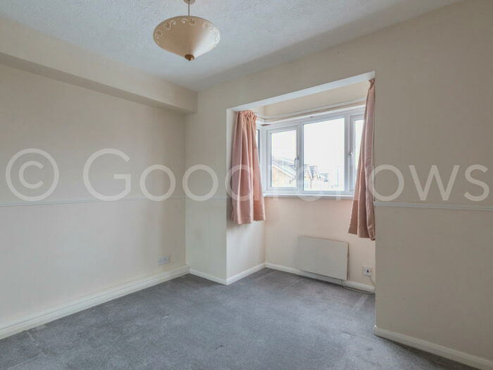 1 Bedroom Apartment To Rent In Cotswold Way, Worcester Park, KT4