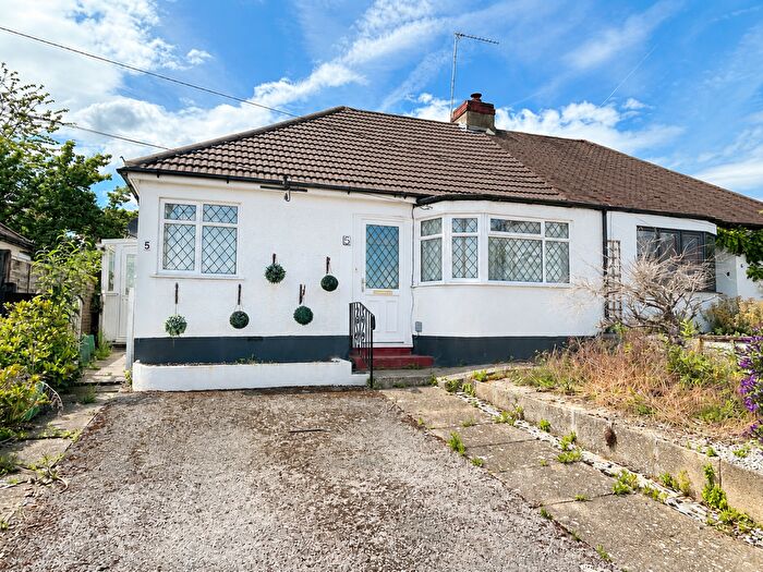 2 Bedroom Bungalow For Sale In Perry Hall Close, Orpington, BR6
