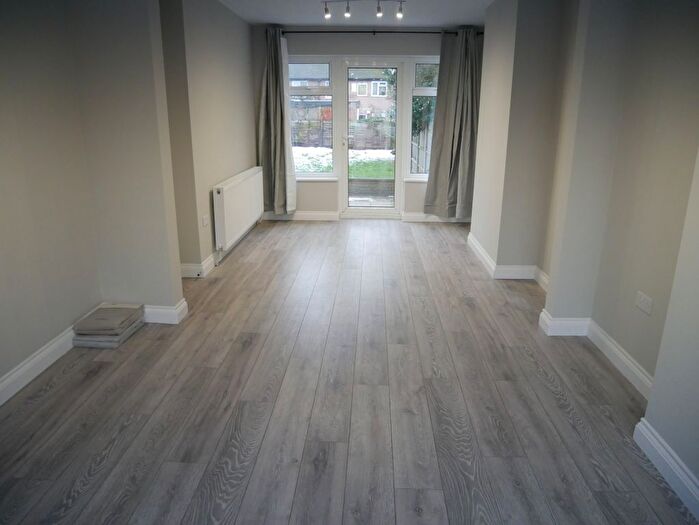 3 Bedroom Semi-Detached House To Rent In Leven Way, Hayes, UB3