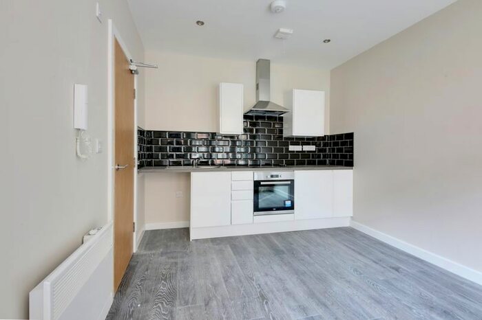 1 Bedroom Flat To Rent In East Lane, Runcorn, WA7