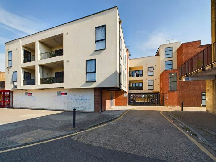 1 Bedroom Flat For Sale In St. Johns Way, Corringham, SS17