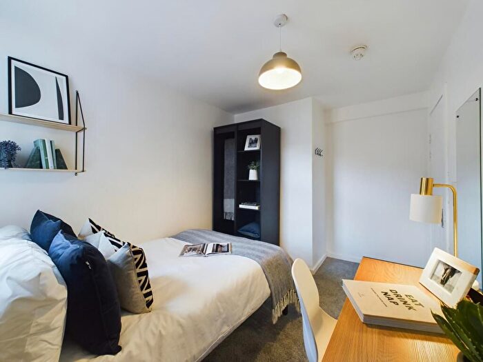 7 Bedroom Flat To Rent In Kippax Street, Manchester, M14