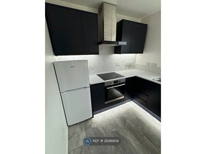 2 Bedroom Flat To Rent In Southpoint, Stockport, SK4