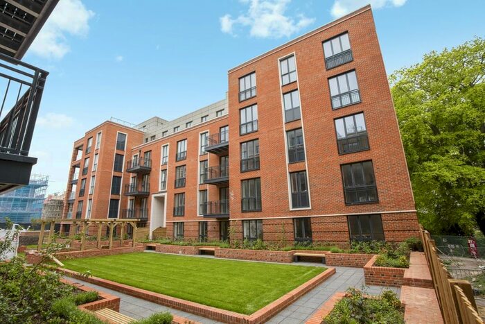1 Bedroom Flat To Rent In Fellowes Rise, Winchester, SO22