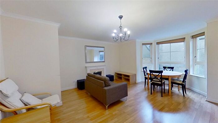 2 Bedroom Flat To Rent In Dicksonfield, Edinburgh, EH7