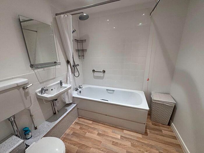 2 Bedroom Retirement Property For Sale In Weston, Bath, BA1