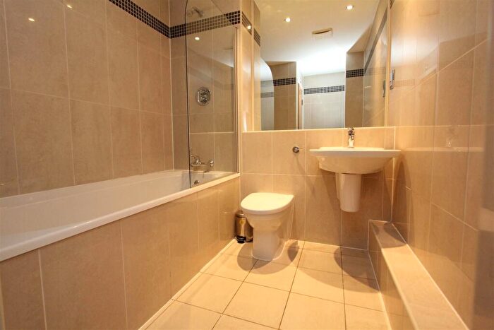 2 Bedroom Flat To Rent In Dock Street, Leeds, LS10