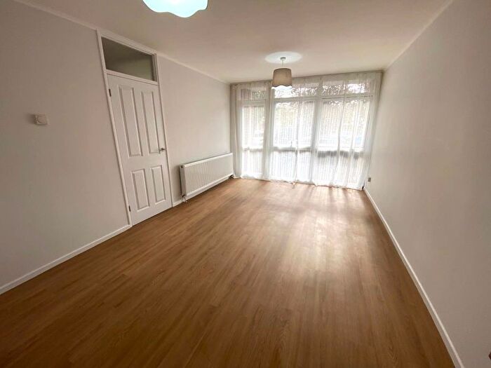 1 Bedroom Flat To Rent In York Road, Sutton, SM2