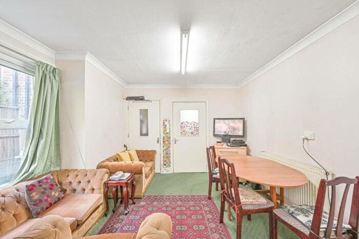 6 Bedroom Terraced House For Sale In Burton Road, Brondesbury, London, NW6