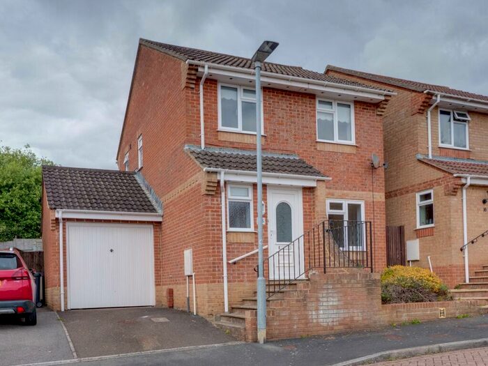 3 Bedroom Detached House To Rent In Linden Grove, Amberstone, Hailsham, BN27