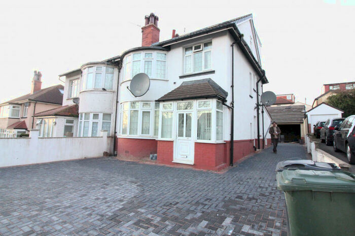 5 Bedroom Semi-Detached House To Rent In Easterly Road, Leeds, West Yorkshire, LS8