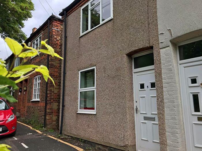2 Bedroom End Of Terrace House To Rent In Central Maidenhead **End Of Terrace Cottage**, SL6