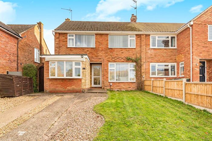 3 Bedroom Semi Detached House To Rent In Lincoln Way, Harlington, Dunstable, LU5