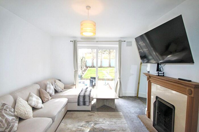 3 Bedroom Semi Detached House For Sale In Fyfield Road, Woodford Green, IG8