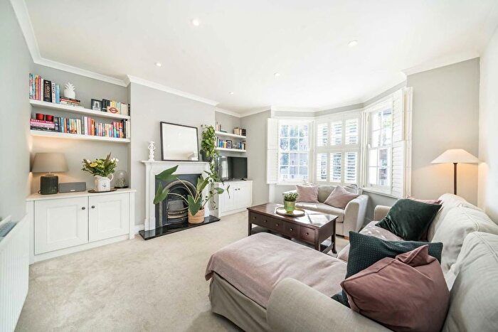 4 Bedroom Maisonette For Sale In Burntwood Lane, Earlsfield, SW17