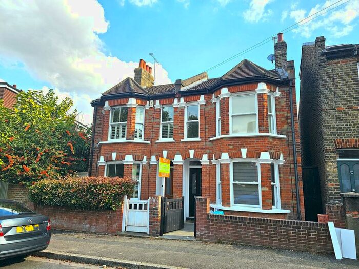 3 Bedroom Cottage To Rent In Hamilton Road, East Finchley, N2