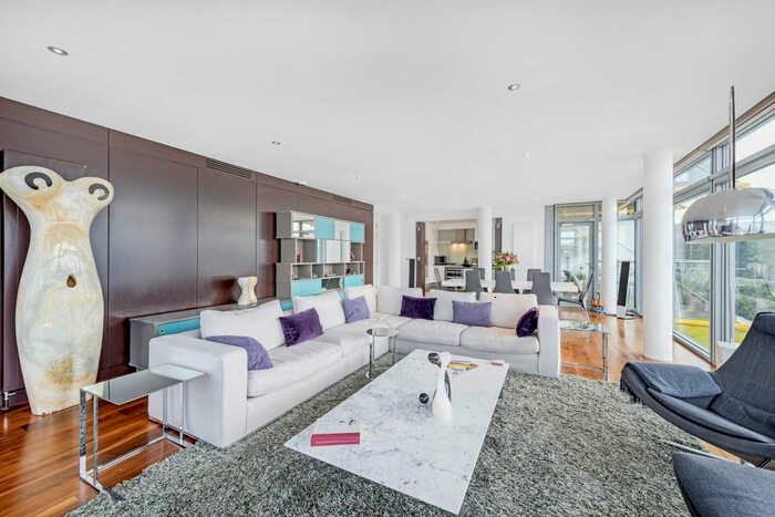 2 Bedroom Flat To Rent In Montevetro, Battersea Church Road, London, SW11