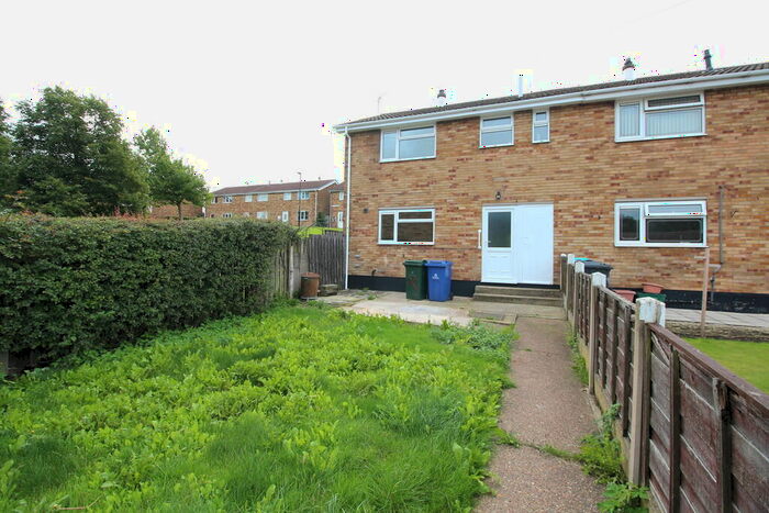 3 Bedroom Semi-Detached House To Rent In Lime Tree Walk, Denaby Main, DN12