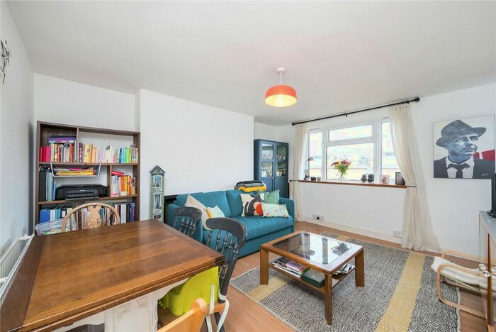 2 Bedroom Flat To Rent In John Dee House, Mortlake High Street, SW14