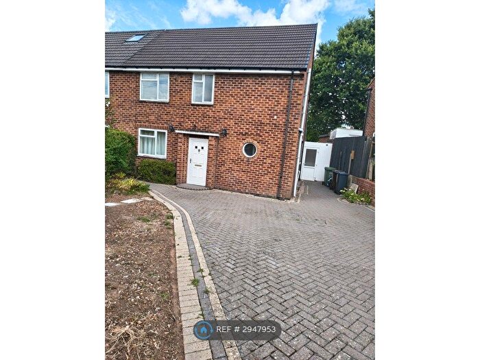 3 Bedroom Semi-Detached House To Rent In Broadwell Road, Solihull, B92