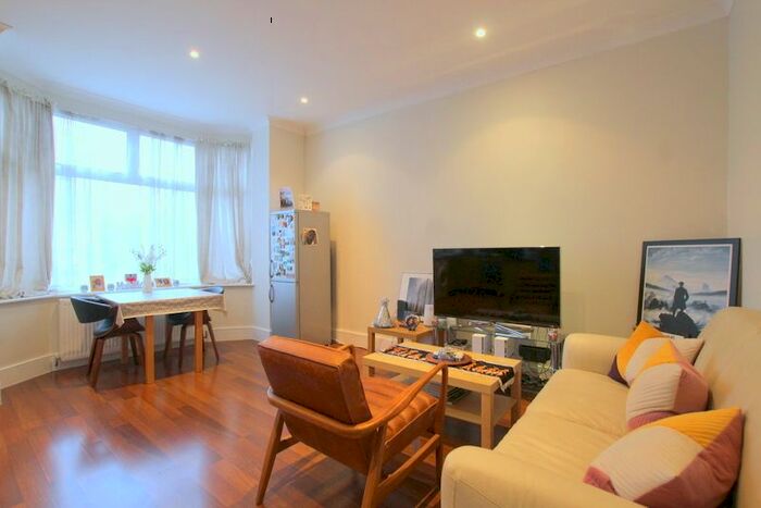 3 Bedroom Maisonette To Rent In Melrose Avenue, Mitcham, CR4