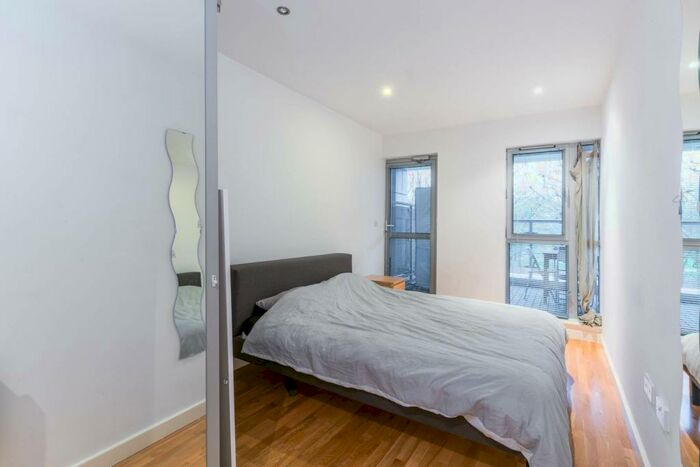 2 Bedroom Flat To Rent In Southgate Road, Hoxton, London, N1