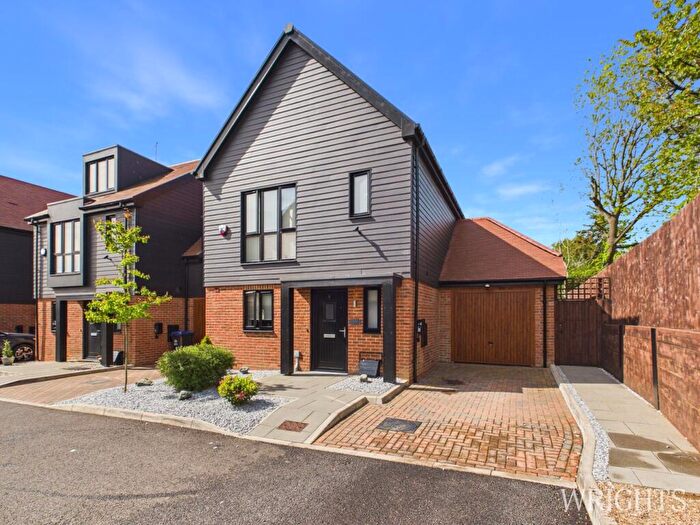 3 Bedroom Link Detached House For Sale In Bell Mews, Codicote, SG4