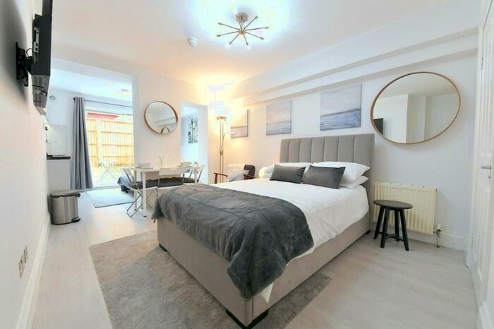 Studio To Rent In Halliford Street, London, N1