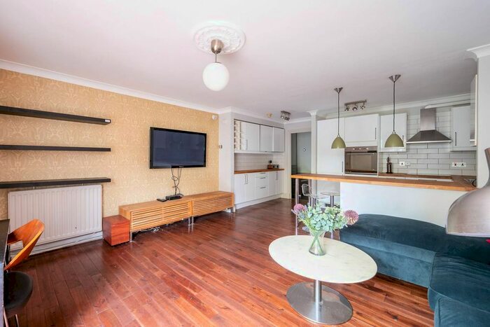 1 Bedroom Flat To Rent In King George Square, Richmond, TW10